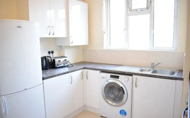 4 Bedroom Apartment in Battersea