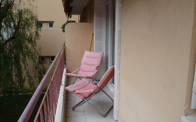 Apartment 82