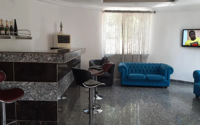 Top-Notch Suites and Apartments