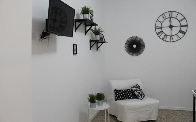 Home Hotel -  Anacreonte 7