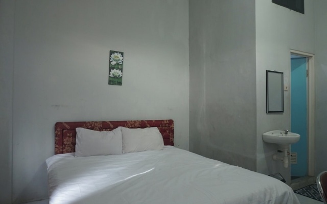 Hotel O Azwa Gh Katingan Near Lapangan Sepak Bola Pegatan Hilir – Guest Rooms – Pagatan Hilir