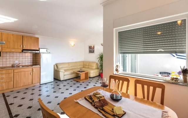 Nice Home in Makarska With Wifi and 1 Bedrooms