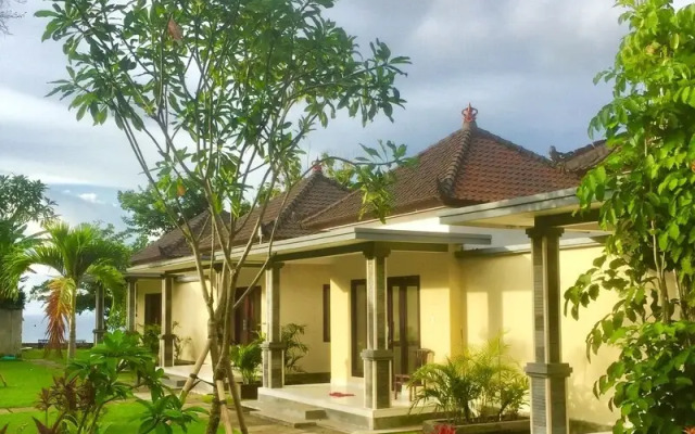 Romeo Beachfront Bungalow