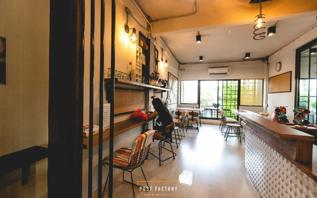 Post Factory Bed & Breakfast Sathorn Hostel - Adults Only