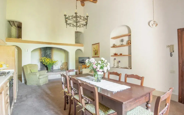 Alluring Apartment in Rapolano Terme with Swimming Pool