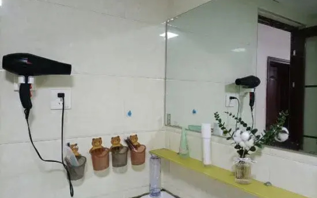 Beihai Yigui Youth Hostel (Wanda Plaza Wuyue Plaza Branch)