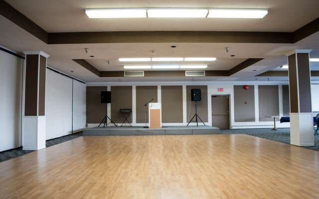 Highliner Hotel & Conference Centre