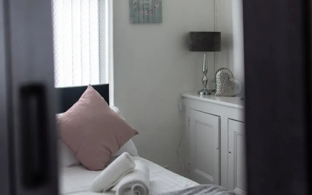 Lux Apartments 4 Bedroom House Molyneux