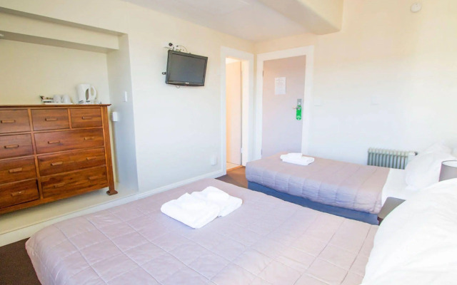 Hotel Waterloo & Backpackers