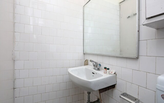 OYO 13269 Home Cozy 1RK Near Library Chowk