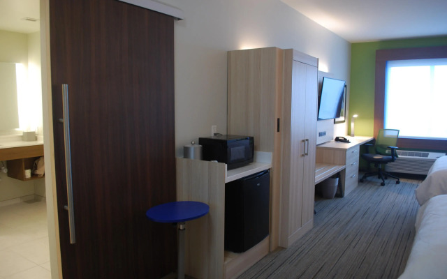 Holiday Inn Express & Suites Edmonton N - St. Albert by IHG