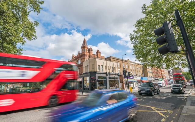 Comfortable Chiswick Home by Ravenscourt Park