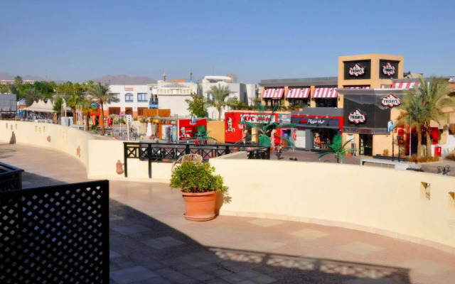Naama Inn