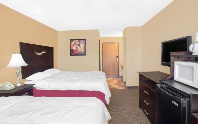 Super 8 by Wyndham Sheboygan WI