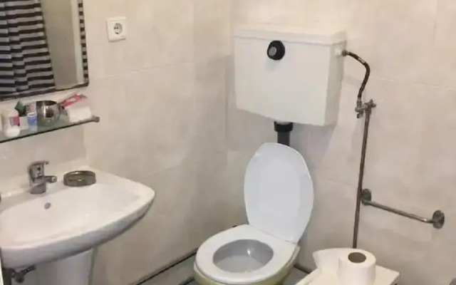 Aslep, Private Rooms in a Hostel