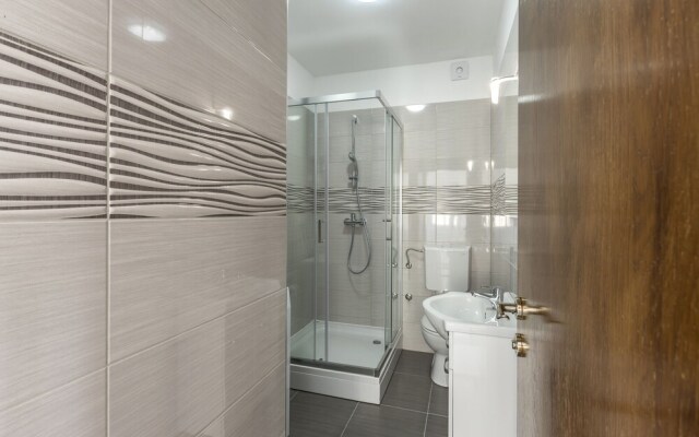 House With Private Pool M&M