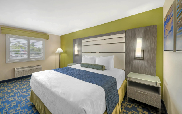 Best Western Antelope Inn & Suites
