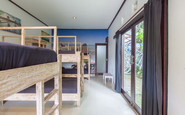 The Green Room Canggu - Hostel