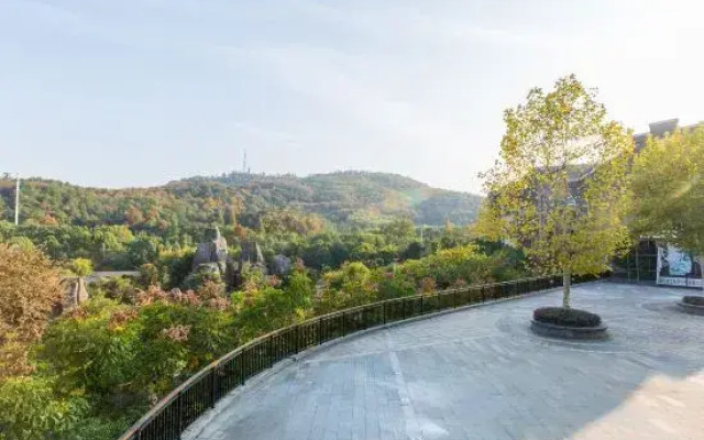 Floral Hotel · Xianning Hot Spring Valley