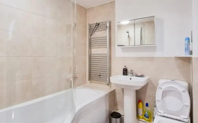 Great Stunning Two Bedroom Apartment With Balcony