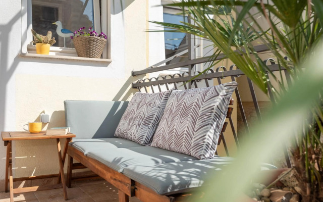 Mediterranean terrace apartment with Bikes & SUP