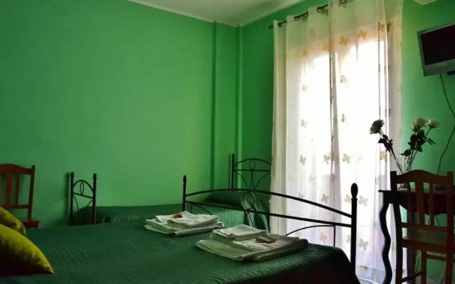 Yellow Room - B b S Elia