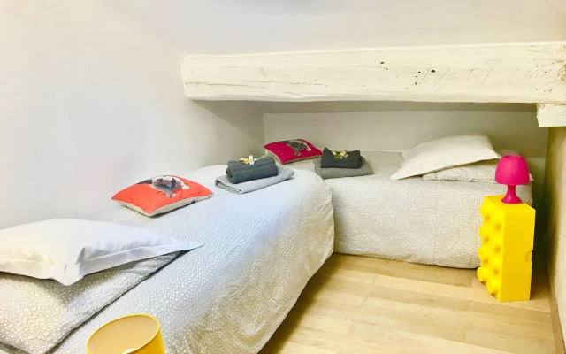 ALC - JJ17S2 - 9 min PALAIS AND BEACHES