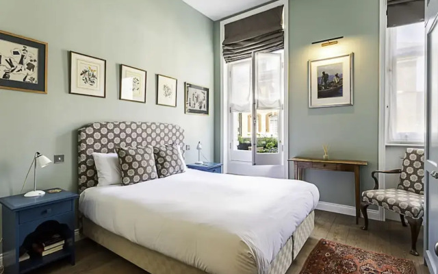 Well-designed Chelsea Flat