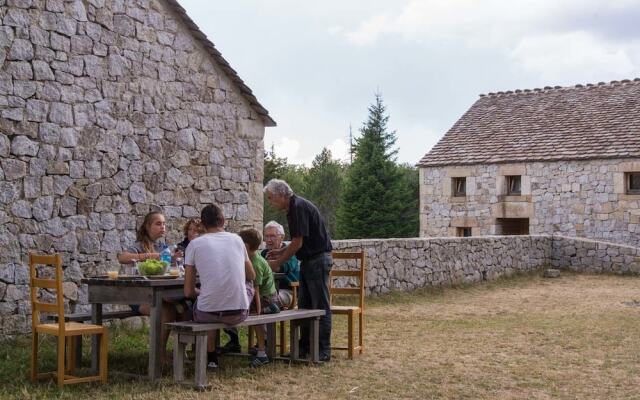 Village de Gites du Mas De La Barque