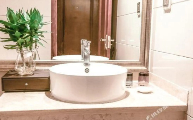 Luzhou Century Hotel (BBK Plaza Xintiandi)