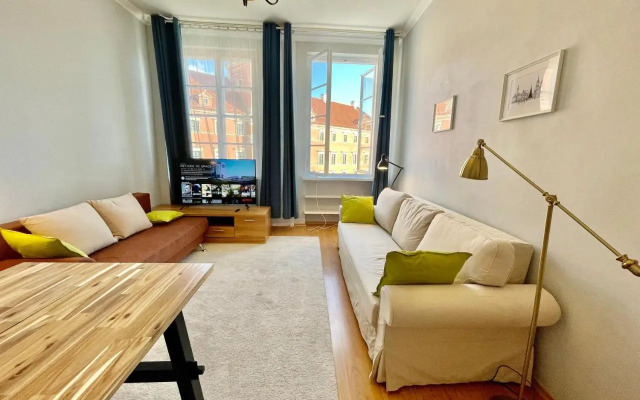 ROYAL 2 Old Town fast WiFi Netflix HBO AppleTV+
