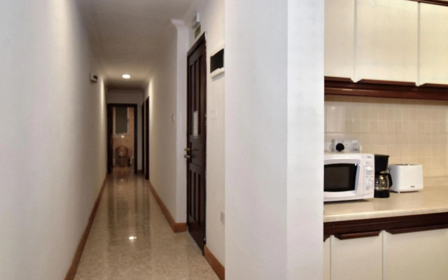 2 bedroom, central and spacious with sea view