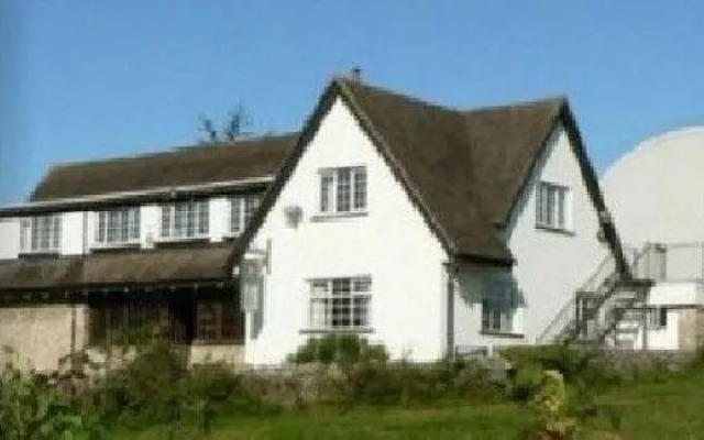 Three Horseshoes
