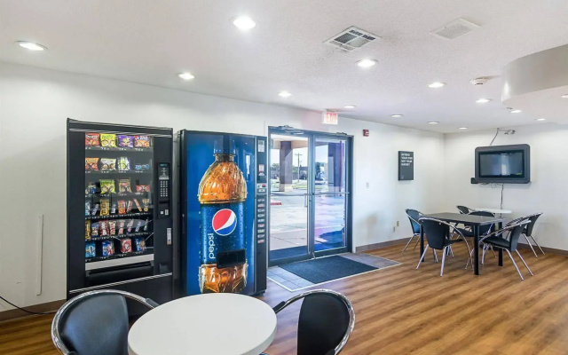 Studio 6 Oklahoma City Airport