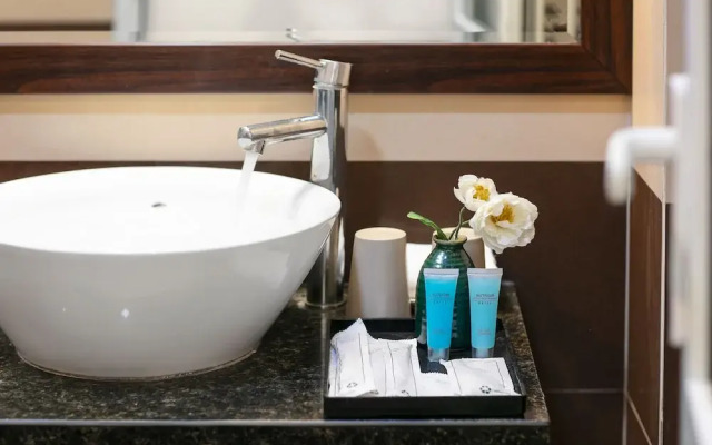 Silk Flower Hotel & Spa
