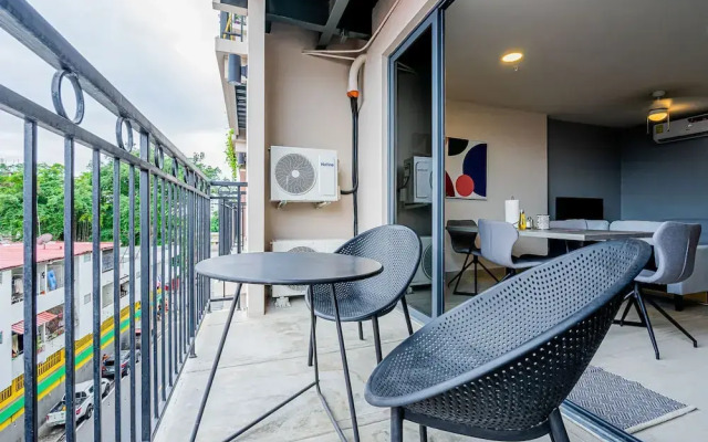 w Comfy 1BR w Perfect Balcony in Casco View