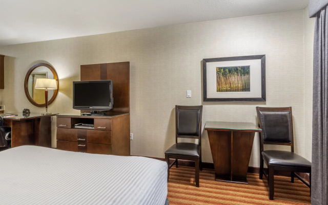 Devonian Hotel & Suites