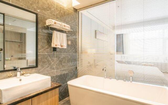 Qi Xia Hotel