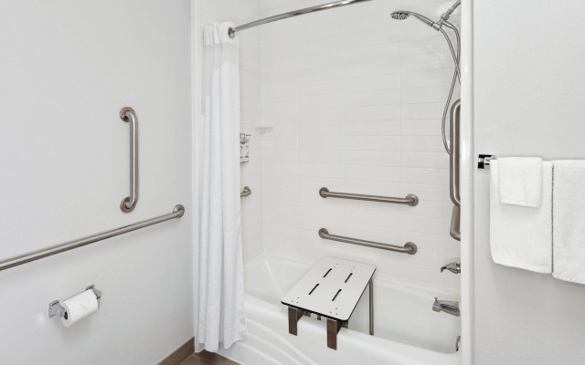 Holiday Inn Express & Suites - North Carmel / Westfield by IHG