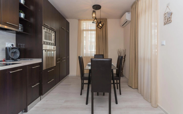 Alma Apartment - Stylish 1BD Flat with Balcony