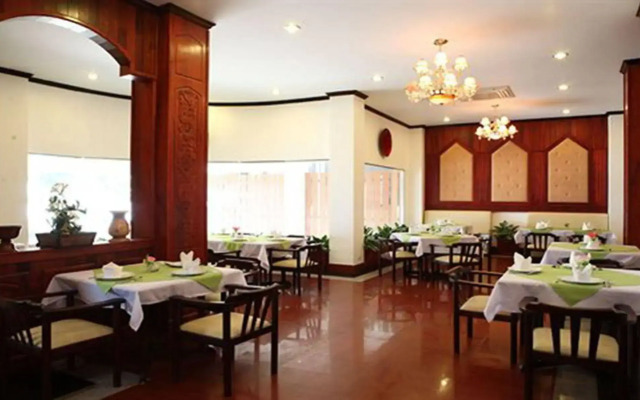 Vansana Riverside Hotel