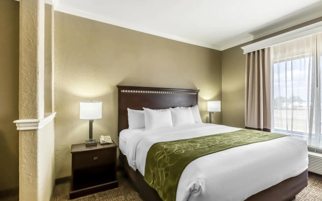 Comfort Suites Houston IAH Airport - Beltway 8