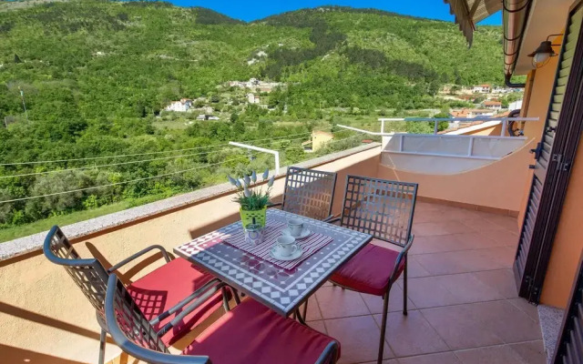 Stunning Apartment in Brsec With 1 Bedrooms and Wifi