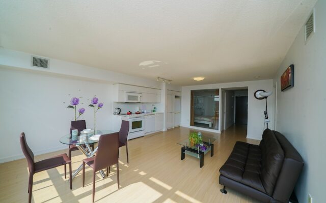 Spacious 2 Br condo by CN Tower