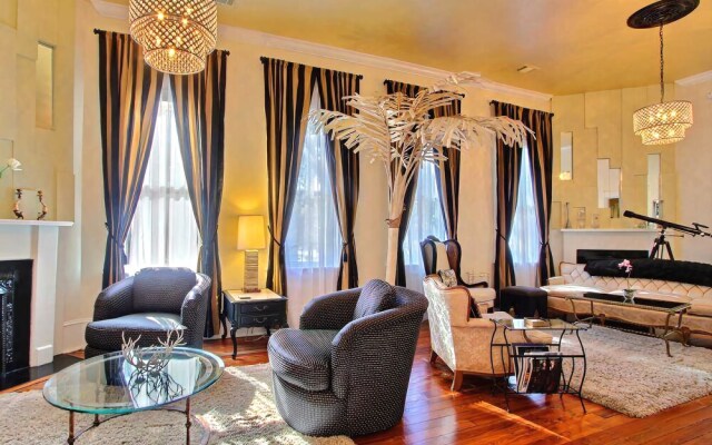 Champagne Suite