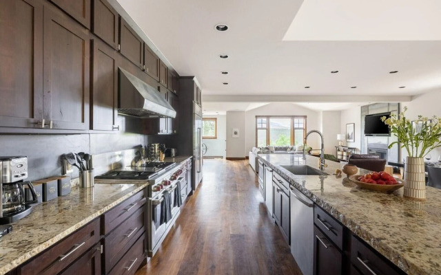 Dillon - Private Mountain Home w Hot Tub w Views & Shuffleboard!