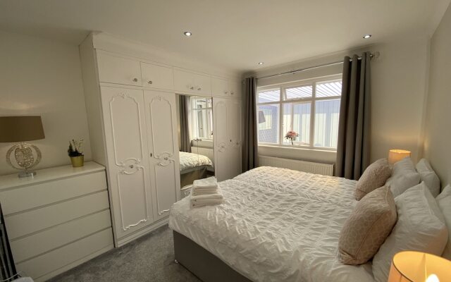 Inviting 2-Bed Bungalow