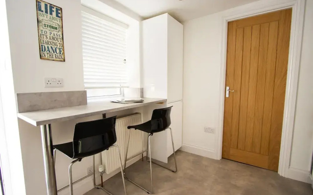 Stunning 1 Bedroom Apartment - Plymouth