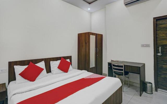 OYO Hotel Prince Near Haiderpur Metro Station