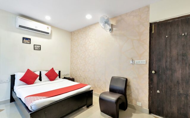 OYO 12120 Hotel Srico